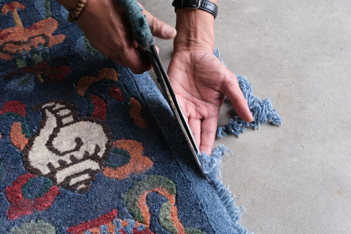 Handmade Wool Tibetan Rug with Eight Auspicious Symbols (Tashi Dargye) Pattern
